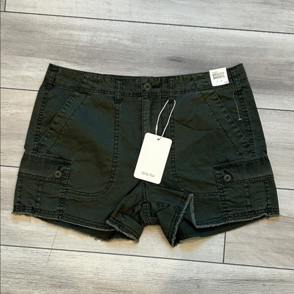 Witty Fox mid rise utility shorts size 29 NWT
